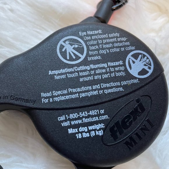 2 Flexi cat retractable leashes and 2 Med-Large Signature by Aspen Cat harness - Picture 2 of 8